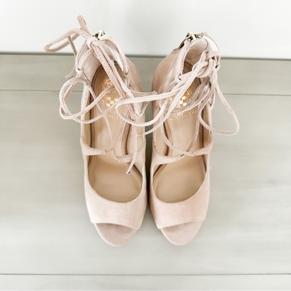 Vince Camuto VP Saleena Tan Suede Lace up Heels 9M - Picture 2 of 7